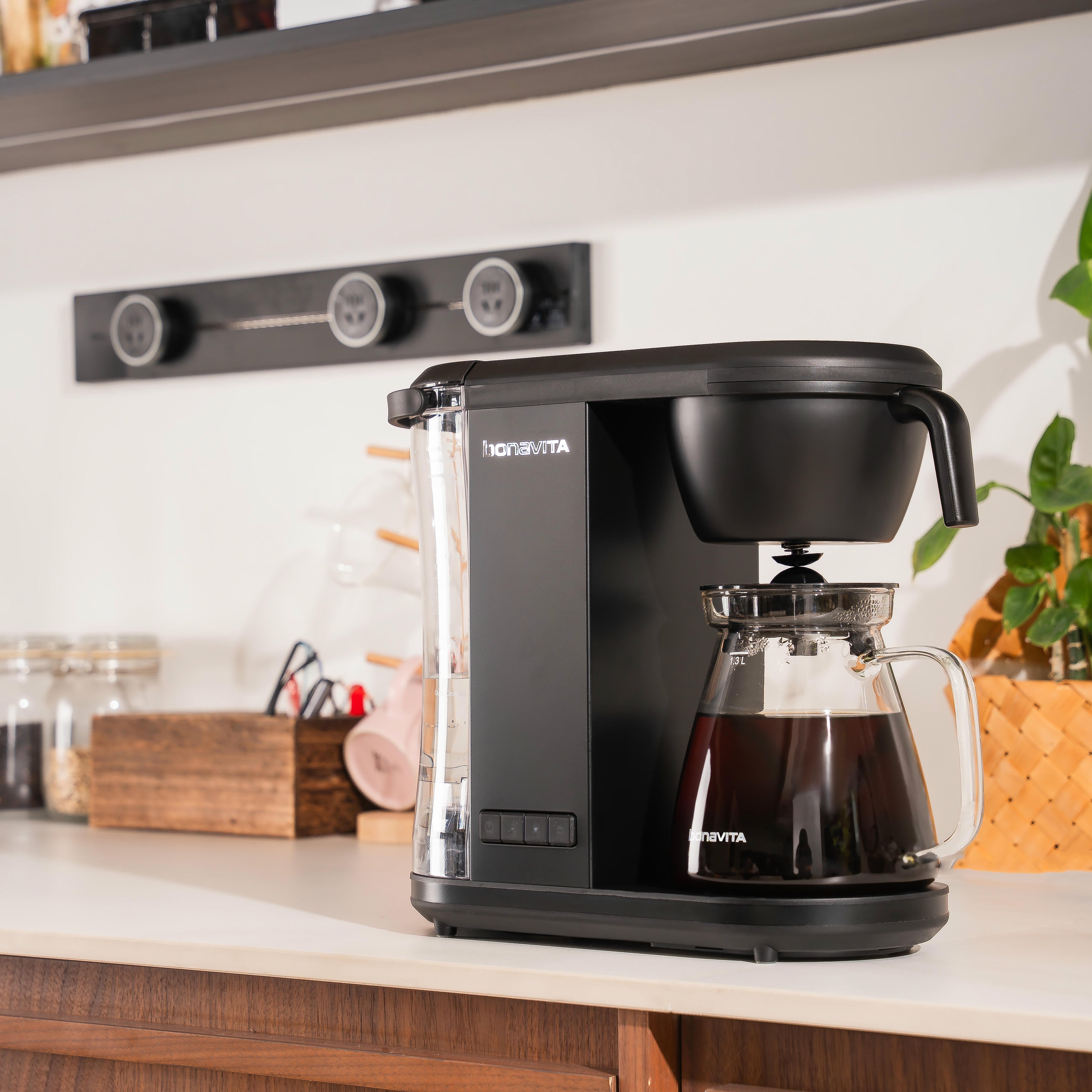 Enthusiast 8-Cup Drip Coffee Brewer with 1.3L Thermal or Glass Carafe